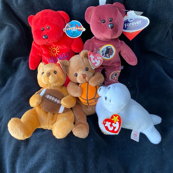 4 Plush Bears and a Seal - Picture 2 of 15